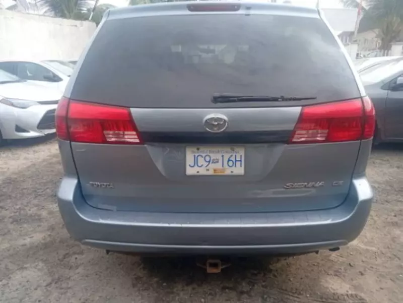 Toyota Sienna - 2005