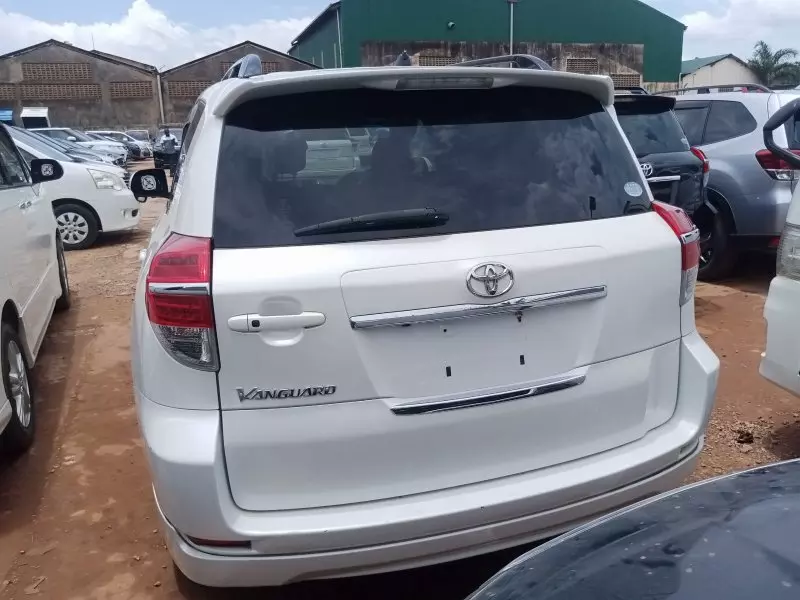 Toyota Vanguard    - 2011