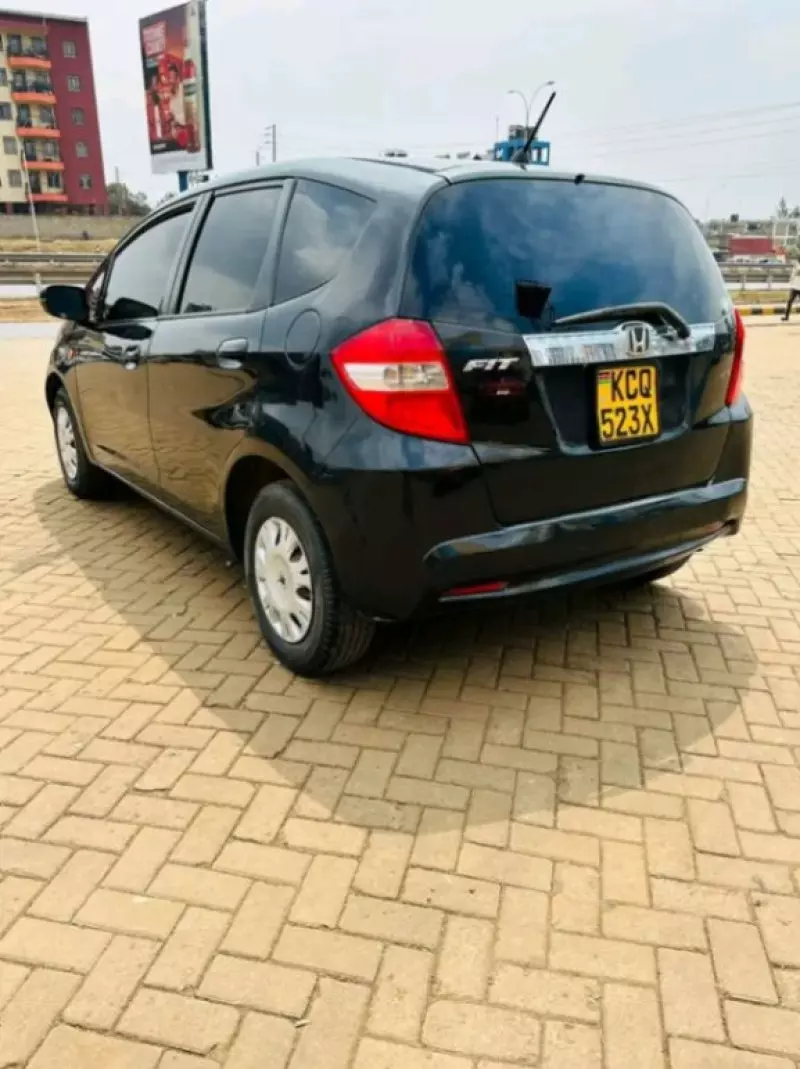 Honda Fit   - 2011
