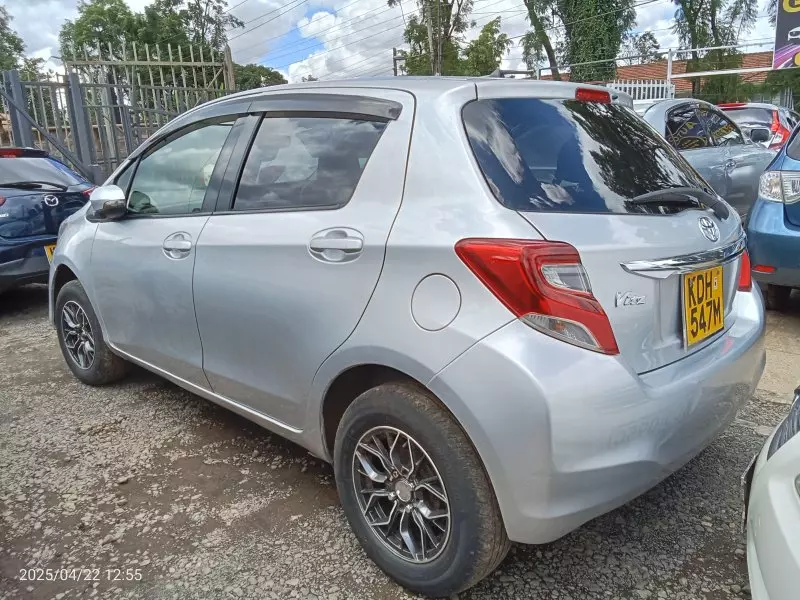 Toyota Vitz   - 2015