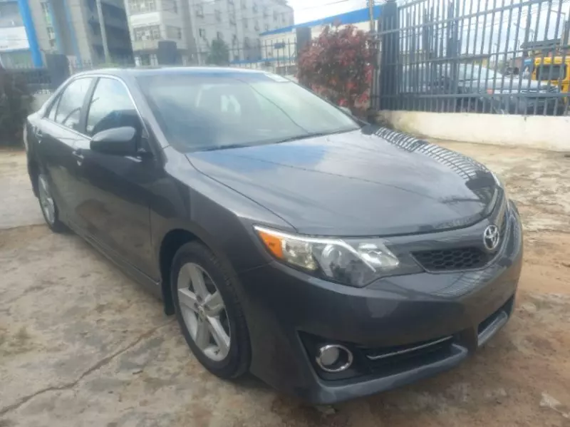 Toyota Camry   -