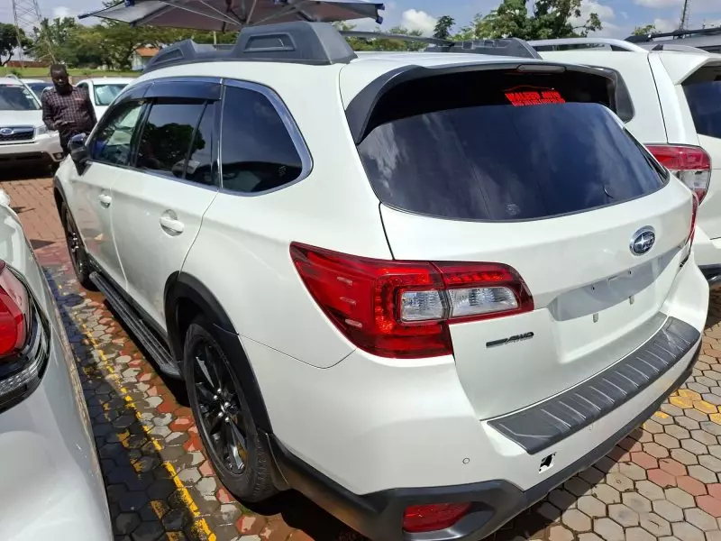 Subaru Outback   - 2018