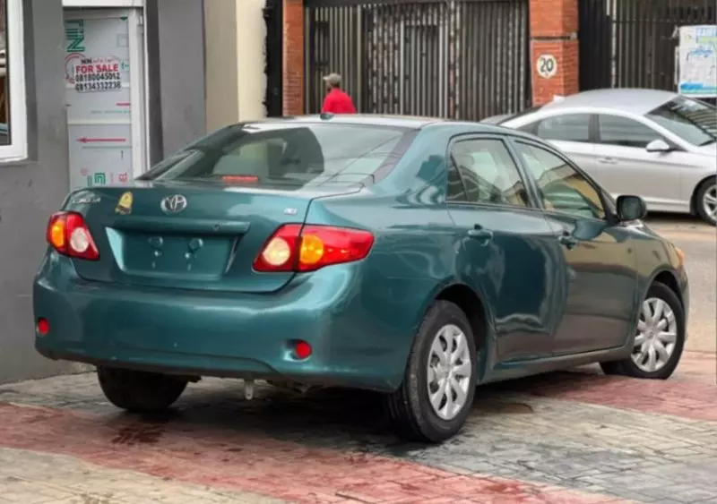 Toyota Corolla   - 2010