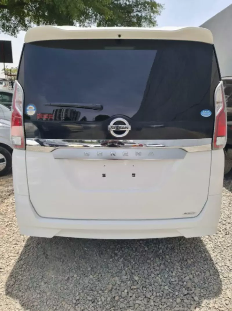 Nissan Serena   - 2018