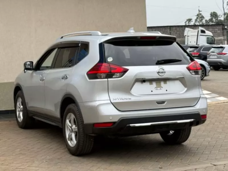 Nissan X-TRAIL    - 2018