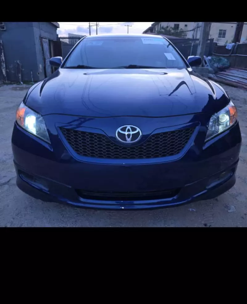 Toyota Camry   - 2009