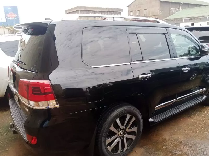 Toyota Landcruiser  V8   - 2019