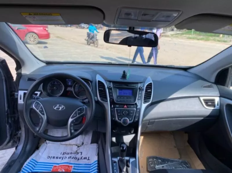 Hyundai Elantra   - 2013