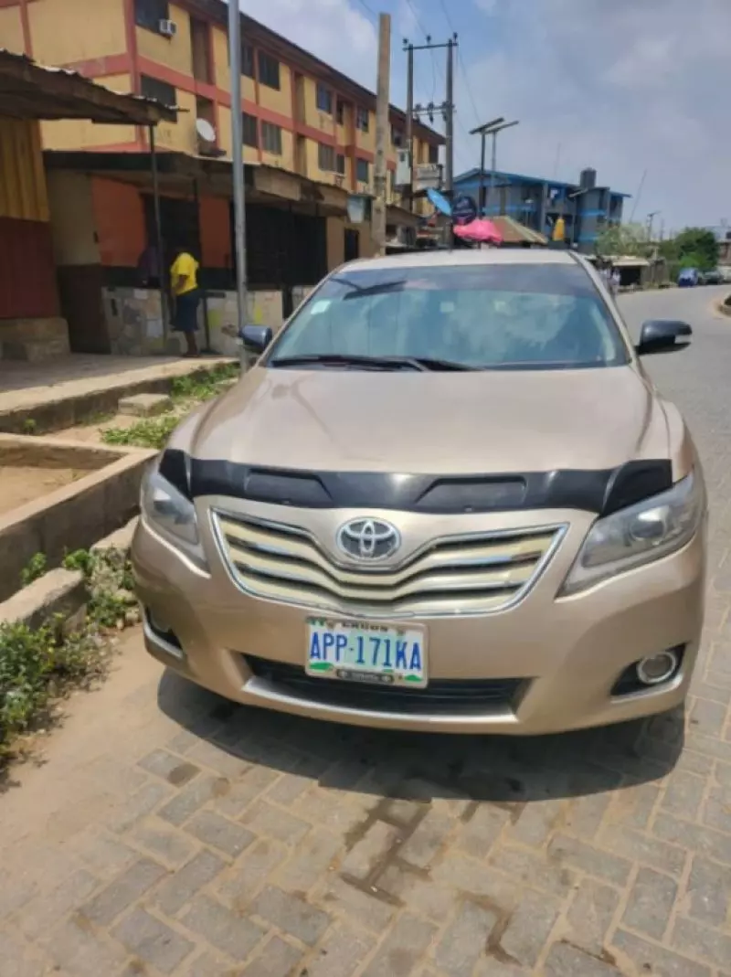 Toyota Camry   - 2009