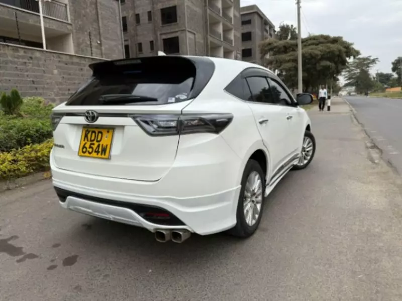 Toyota Harrier   - 2014