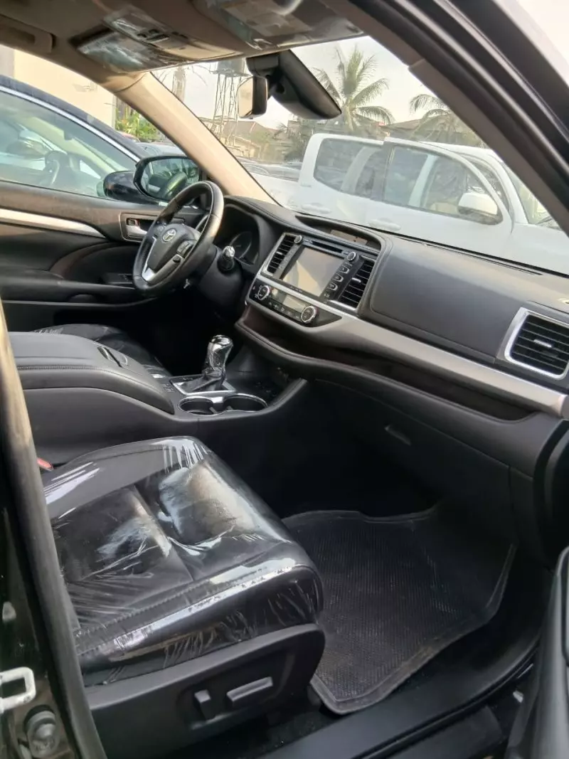 Toyota Highlander   - 2018