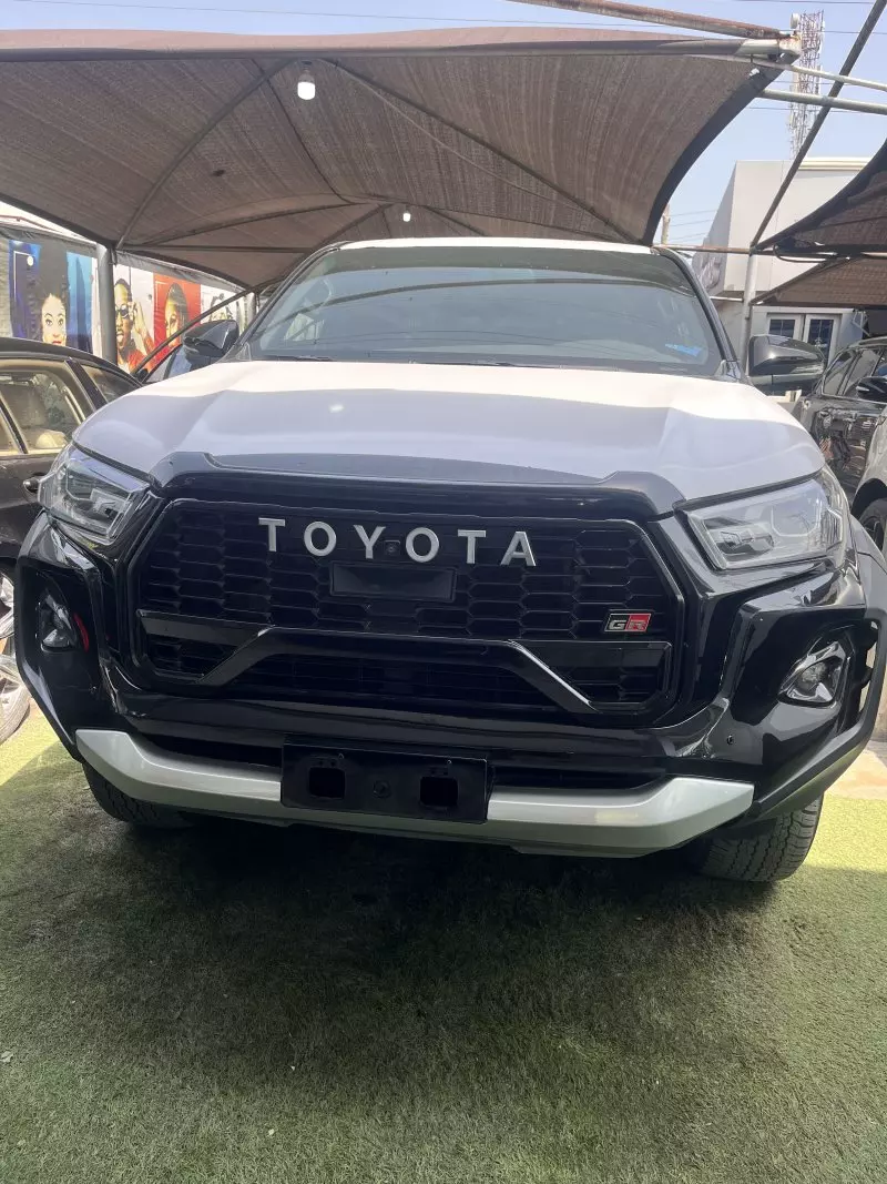 Toyota Hilux   - 2023