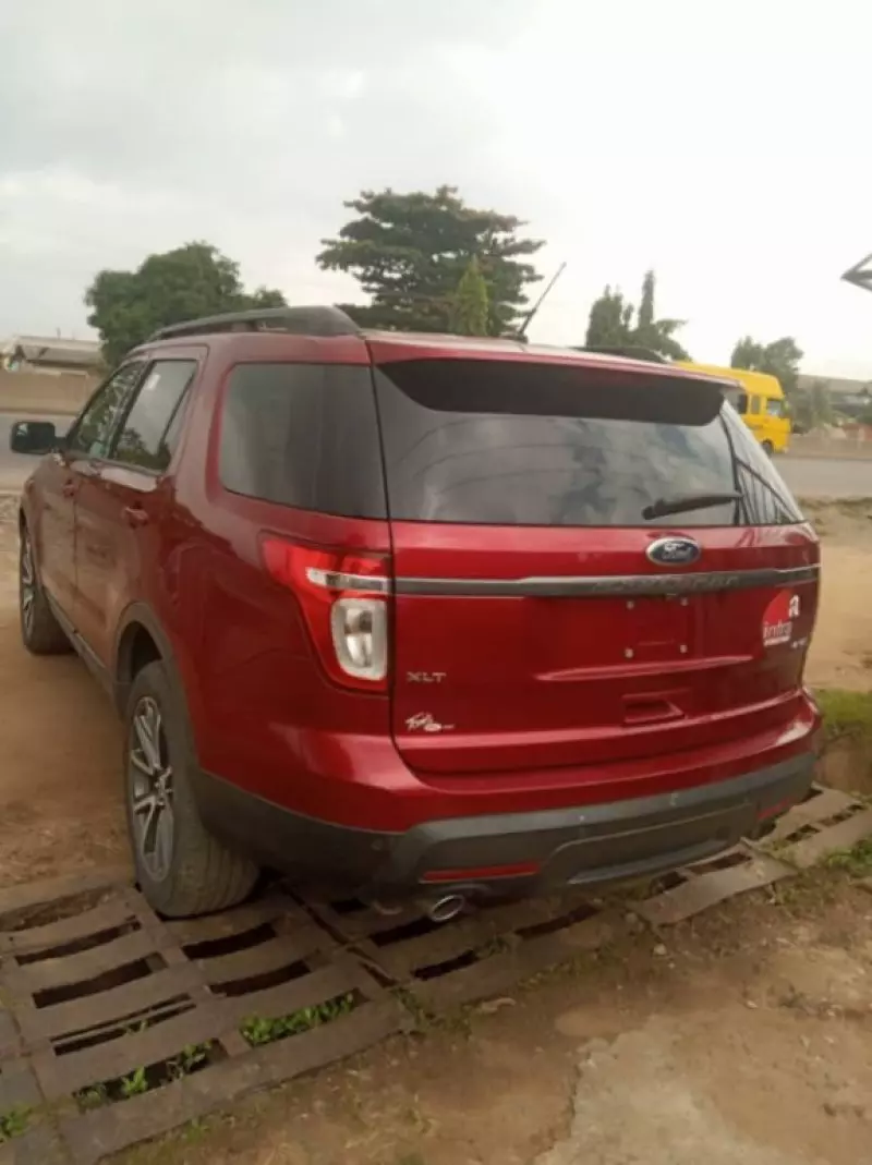 Ford Explorer XLT 3.5L   - 2015