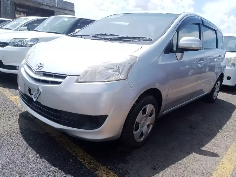 Toyota Passo Sette   - 2011