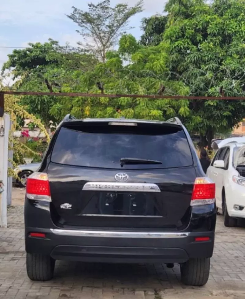 Toyota Highlander   - 2013