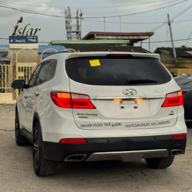 Hyundai Santa Fe - 2015