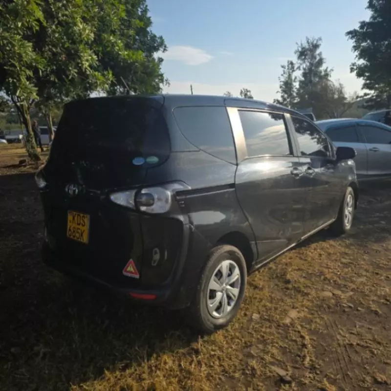Toyota Sienta   - 2017