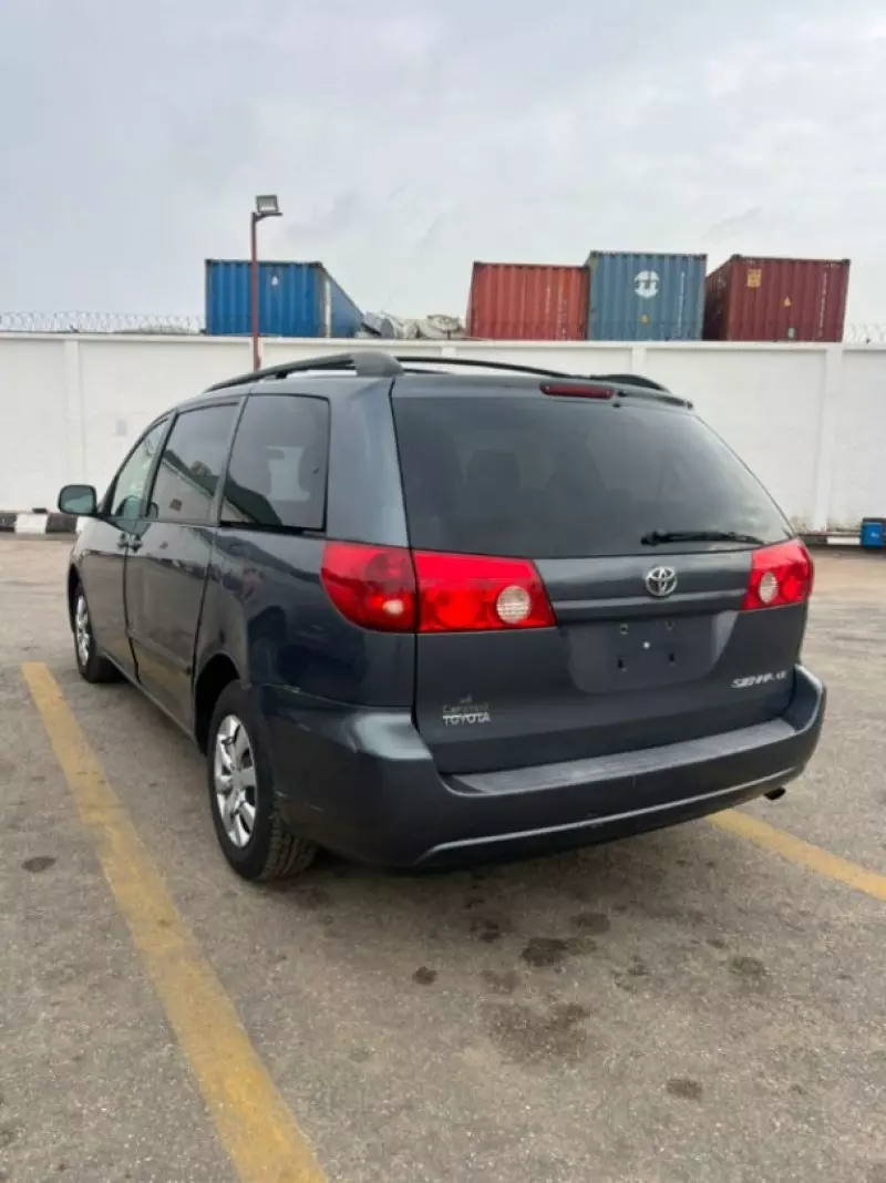 Toyota Sienna   - 2007