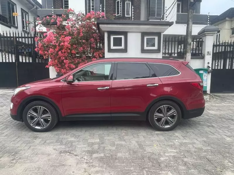 Hyundai Santa Fe   - 2013