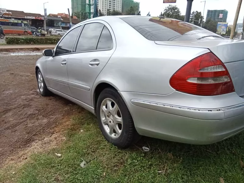 Mercedes-Benz E200   - 2007