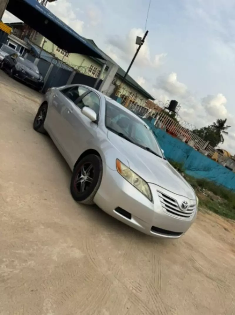 Toyota Camry   - 2009