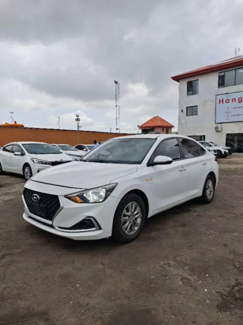 Hyundai Elantra   - 2019