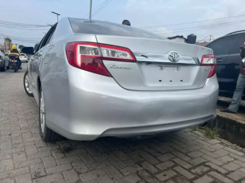 Toyota Camry   - 2013