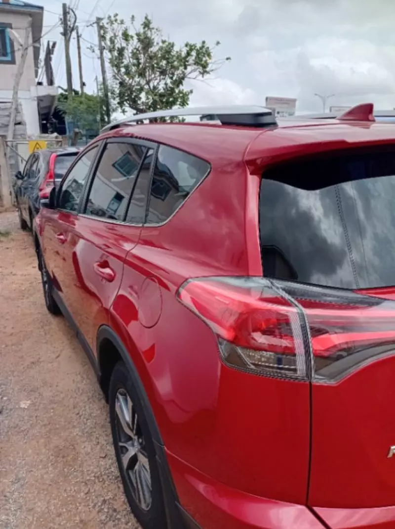 Toyota RAV4   - 2016