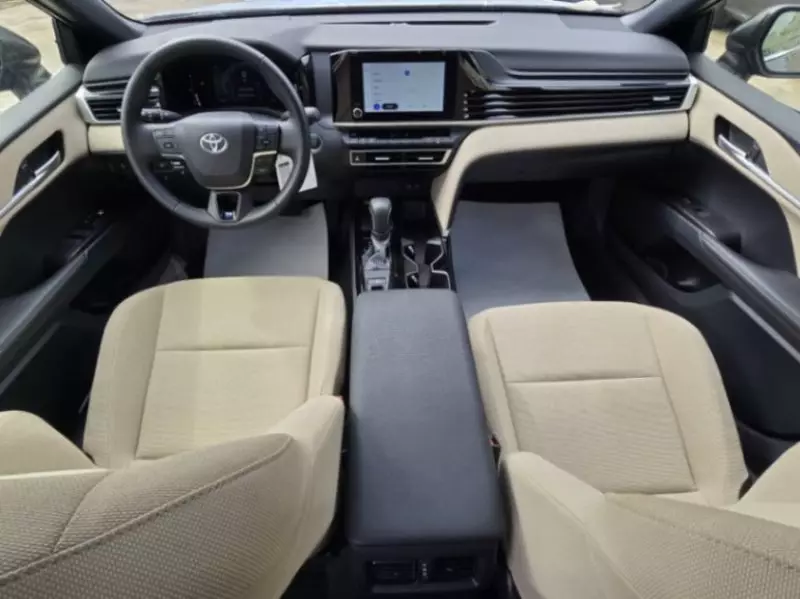 Toyota Camry   - 2025