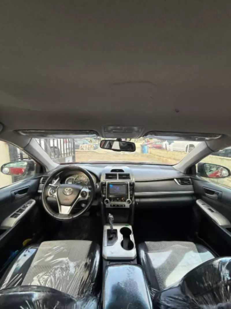 Toyota camry   - 2012