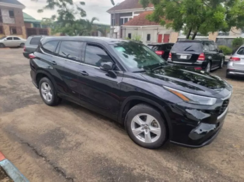 Toyota Highlander   - 2022