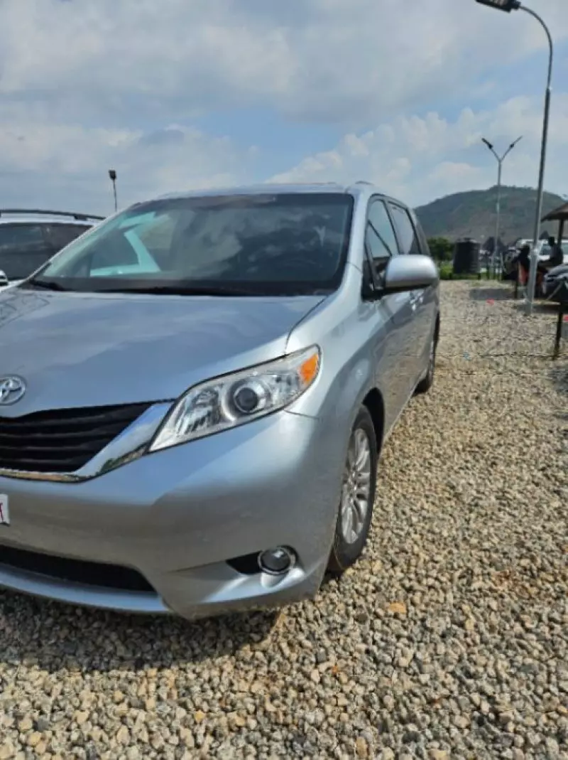Toyota Sienna   - 2015
