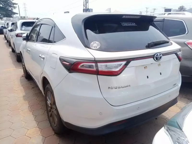 Toyota Harrier   - 2017
