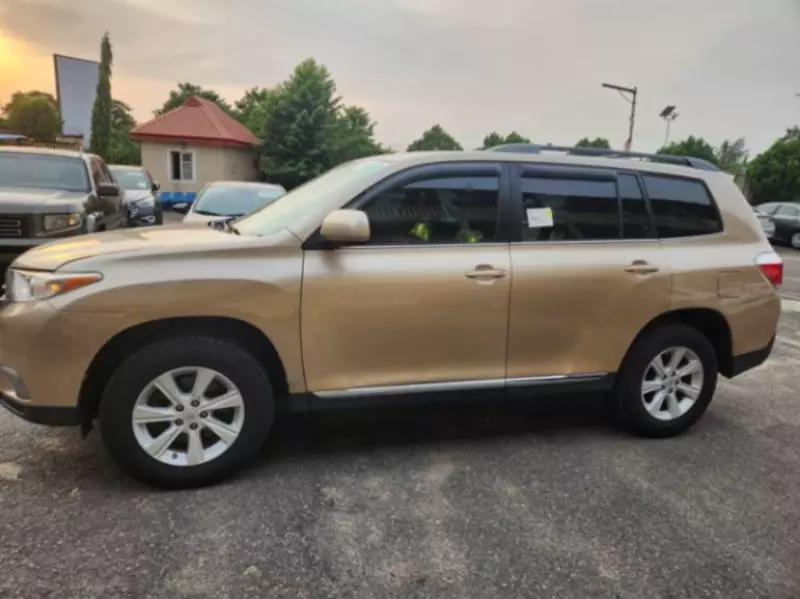 Toyota Highlander   - 2013