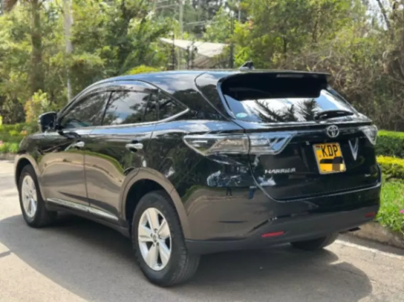 Toyota Harrier   - 2017