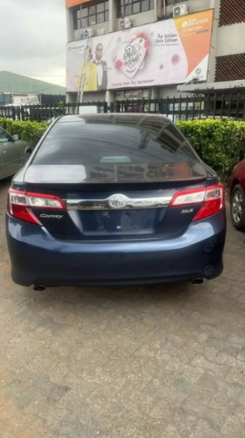 Toyota Camry   - 2014