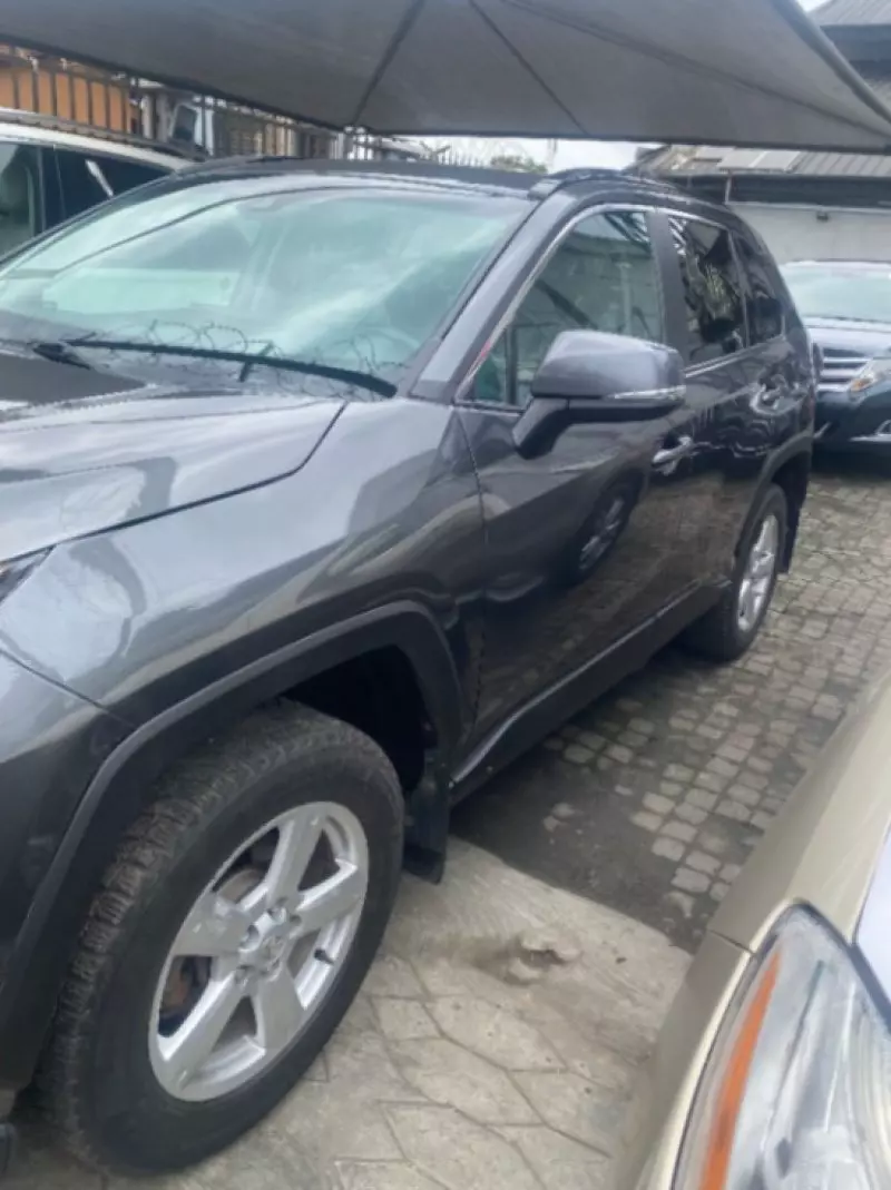 Toyota RAV 4   - 2021