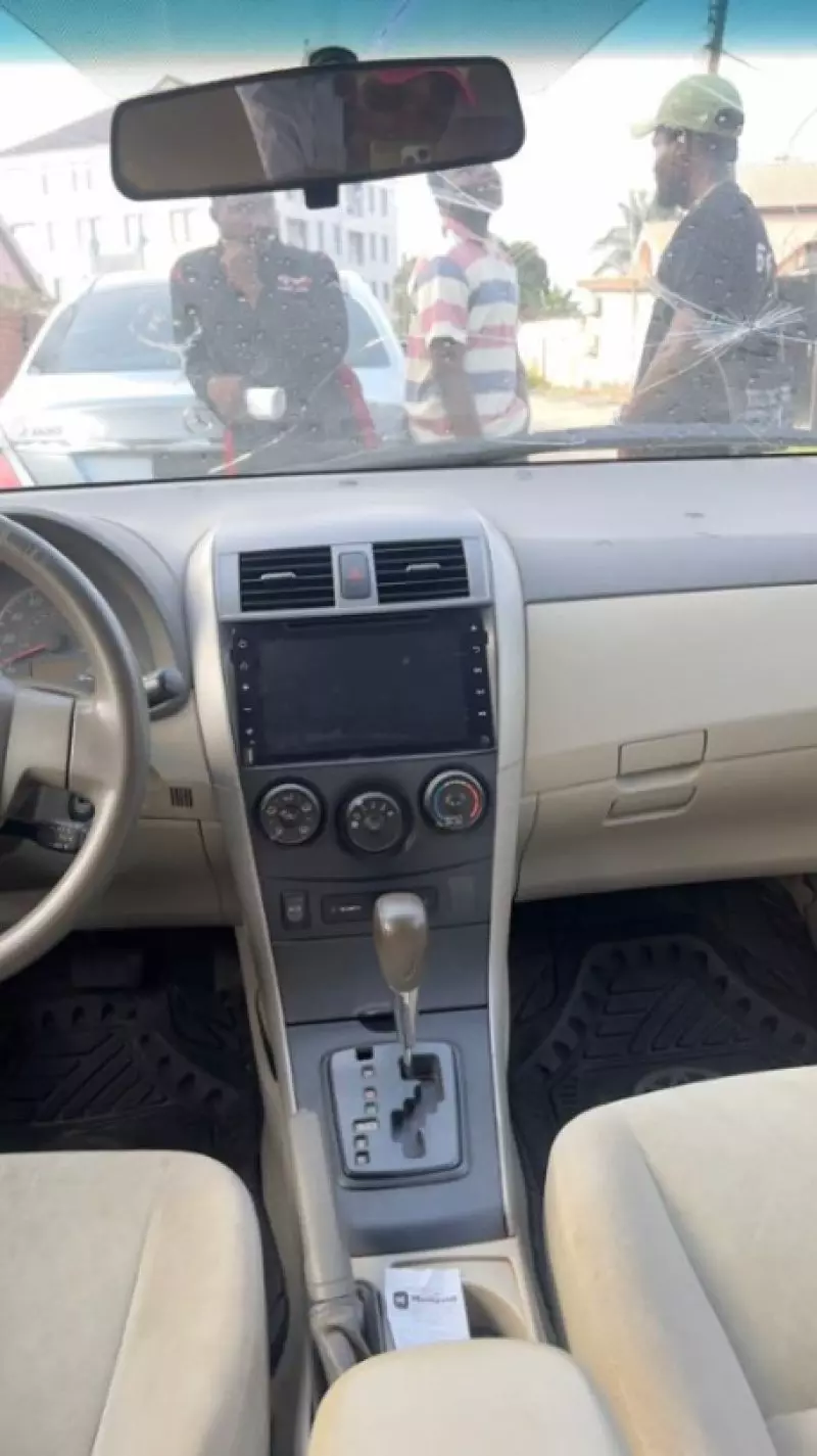 Toyota Corolla   - 2009