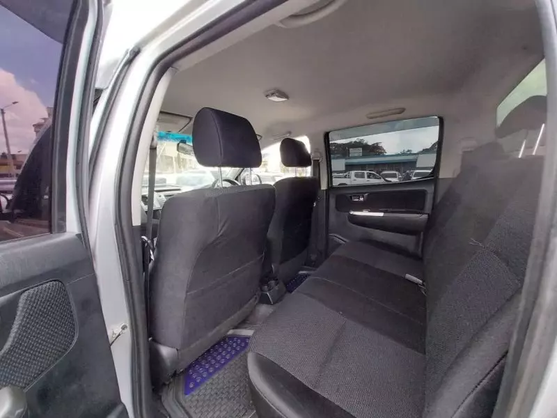 Toyota Hilux   - 2015