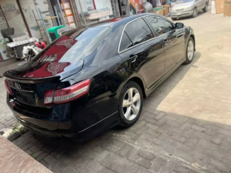 Toyota Camry   - 2011