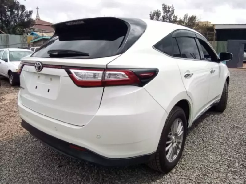 Toyota Harrier   - 2018
