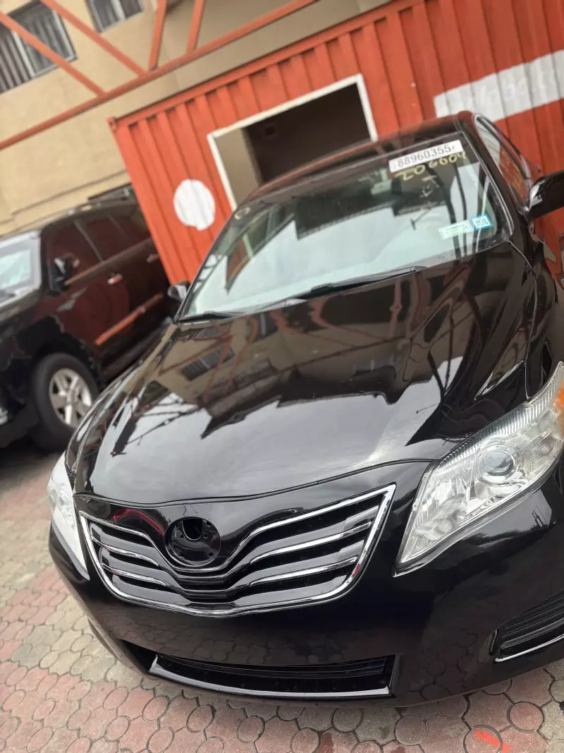 Toyota Camry   - 2011