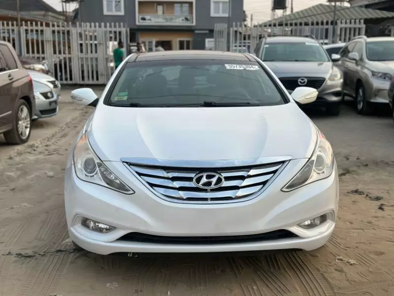 Hyundai Sonata   - 2012