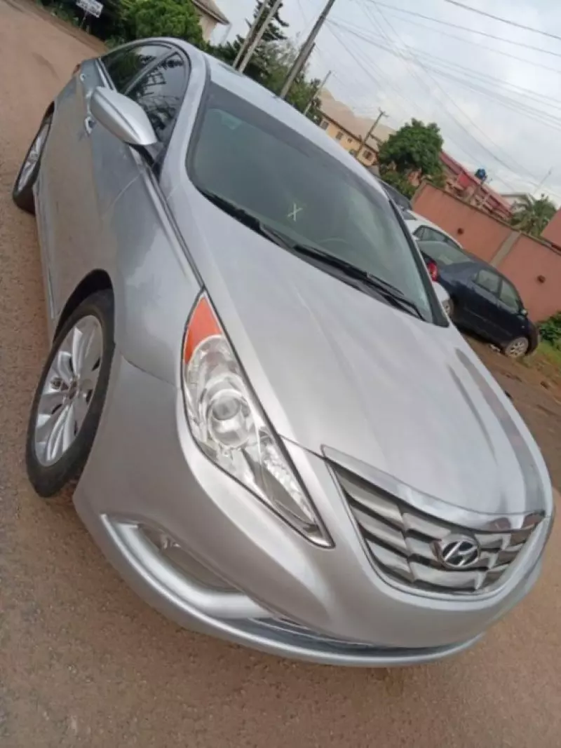 Hyundai Sonata   - 2011