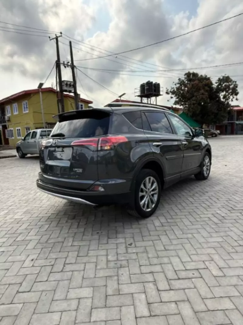 Toyota RAV4   - 2016