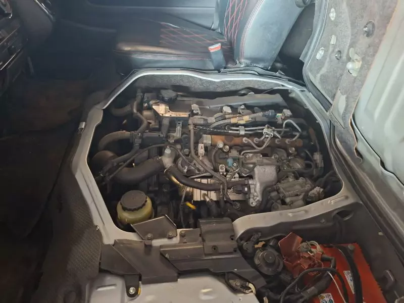 Toyota Hiace   - 2012