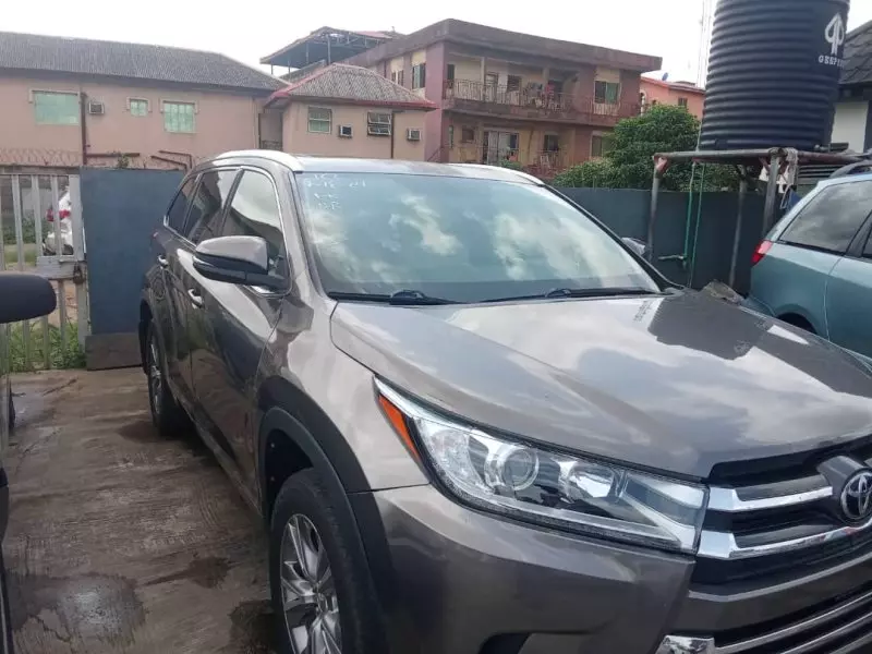 Toyota Highlander   - 2015