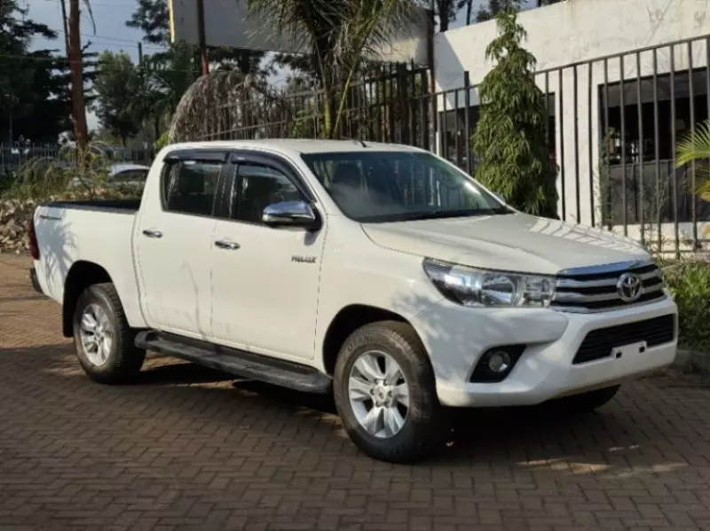 Toyota Hilux   - 2017
