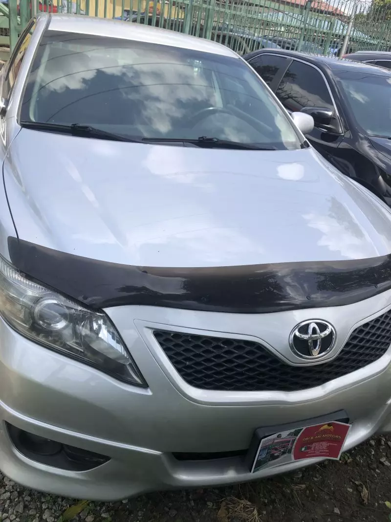 Toyota Camry   - 2010