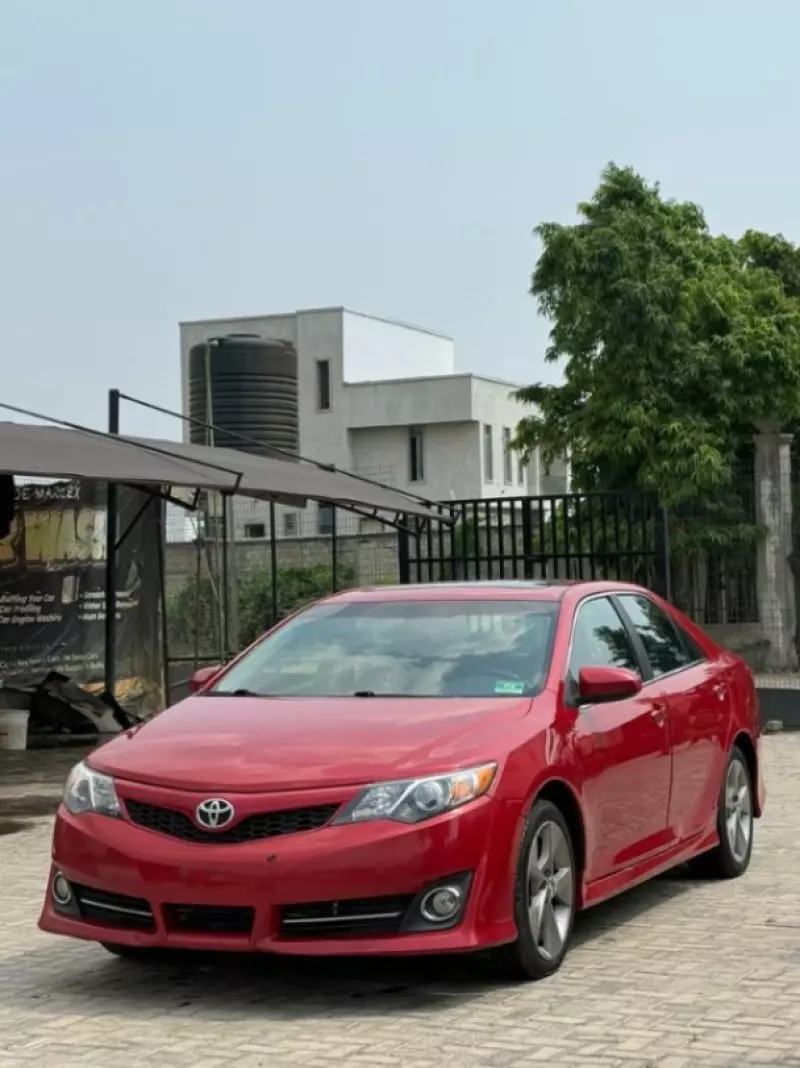Toyota Camry   - 2012